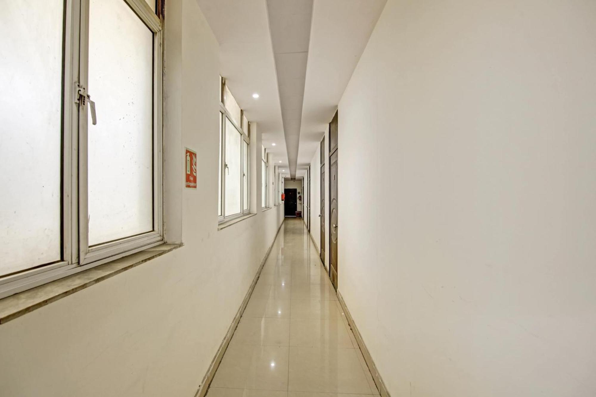 Hotel O Glorious Stayz 诺伊达 外观 照片